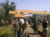 Активисты заблокировали железную дорогу к заводу "Крымский титан"