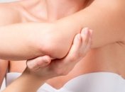 Стала известна причина, почему кожа на локтях становится сухой