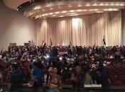 Сотни протестующих взяли штурмом парламент Ирака