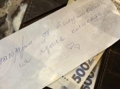 Журналист решил платить официантам за нарушение языкового закона и поднял бурю в сети