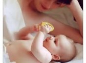 15-летняя мать-одиночка родила третьего ребенка