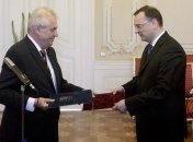 Президент Чехии принял отставку премьера Нечаса