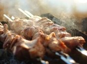 Луковый, кефирный и маринад из киви: простые рецепты для шашлыков от Лизы Глинской