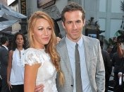 Беременная Блейк Лайвли на прогулке с мужем (ФОТО)