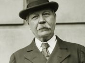 Семья Конан Дойля судится с авторами фильма о Холмсе