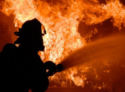 В Киеве масштабный пожар на рынке: видео и подробности