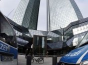 Немцы любят своих полицейских и не доверяют банкам