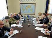 Турчинов с президентом ПА НАТО обсуждал агрессию РФ