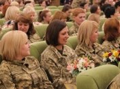 Полторак поздравил защитниц Украины с 8 марта 