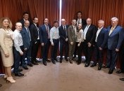 Зеленский встретился с банкирами и пообещал защиту их прав