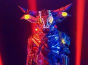 Шоу "Маска" в первом эфире покинул "Буйвол": в сети гадают, кто скрывался под этим образом (видео)