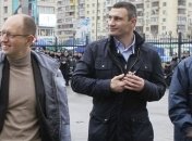 На лидеров оппозиции подали в суд