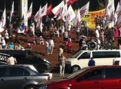 "Защитники украинского языка" под Украинским Домом поредели