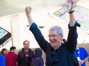 Глава Apple получил бонус в $100 млн 