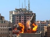 Сравнялась с землей: Израиль авиаударом уничтожил многоэтажку в Газе (фото, видео)