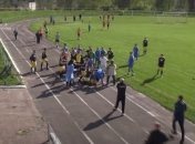 Украинские футболисты устроили побоище из-за арбитра (видео)