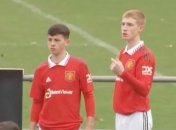 Зак Бауманн (справа)