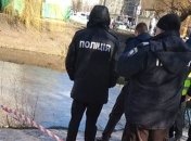 В Киеве в озере обнаружили мину