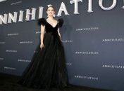 Натали Портман порадовала элегантным образом