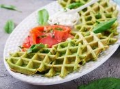 Быстрая закуска — вафли из кабачков