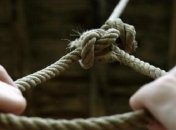 Учитель повесился прямо в школьном дворе: детали громкого ЧП на Харьковщине