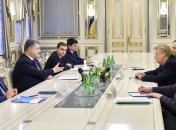 Порошенко и Брок обсудили российские военные провокации на Донбассе