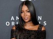 49-летняя Наоми Кэмпбелл взбудоражила Сеть жарким домашним фото