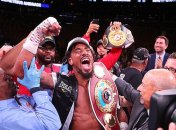 Бокс. Андраде победил Каутондокву, став новым чемпионом мира в среднем весе