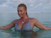 Волочкова в салатовых бикини покоряет Мальдивские острова