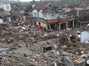 В Индонезии столкнулись с нехваткой чистой воды и медикаментов