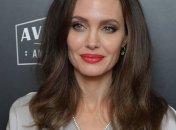 Анджелина Джоли в интересном платье произвела фурор