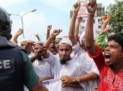 В Бангладеш мусульмане сожгли дома и буддистские храмы из-за фото