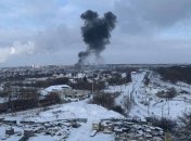 Столб дыма после взрыва