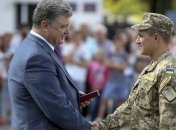 Порошенко вручил ордена летчикам-героям АТО