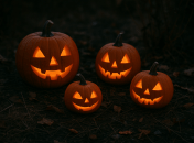 Открытки и картинки для поздравления с Хэллоуином 2025