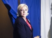 Французские феминистки устроили акцию протеста против Ле Пен