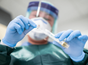 Китай заставляет спортсменов делать ПЦР-тесты для коньков и саней