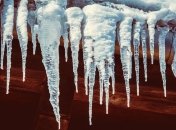 Власти Киева просят остерегаться падение снега и сосулек с крыш