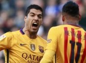 Неймар преподнес Суаресу оригинальное угощение (Видео)