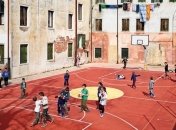 Как выглядят школьные площадки в разных странах мира (Фото) 