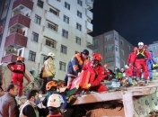 В Турции обрушился жилой многоэтажный дом, есть жертвы (Видео)