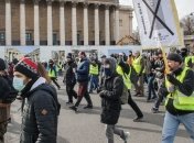 В Париже одному из "желтых жилетов" оторвало руку гранатой