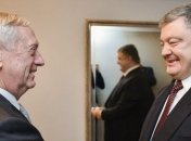 Порошенко и Меттис обсудили шаги для укрепления обороноспособности Украины