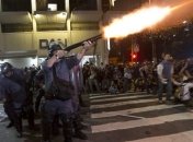 Полиция Бразилии применила спецсредства для разгона манифестаций