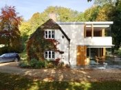 Интересное преображение загородного домика (Фото)