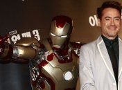 Роберт Дауни-младший подарил мальчику руку "Железного человека"