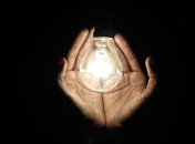 Новый скандал накаливания: куда девают старые лампы после "шарового" обмена на Укрпочте?