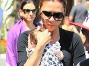 Виктория Бекхэм прошлась с дочкой по магазинам. ФОТО