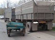 ДТП в Винницкой области: под колесами "КамАЗа" погибли два человека