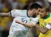 Федерация футбола Аргентины запросила аудио переговоров судей в игре с Бразилией